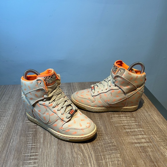 Nike Dunk Sky High Women’s Size 6 Wedge Sneakers 586581-200 Shoes BHM - Picture 2 of 8